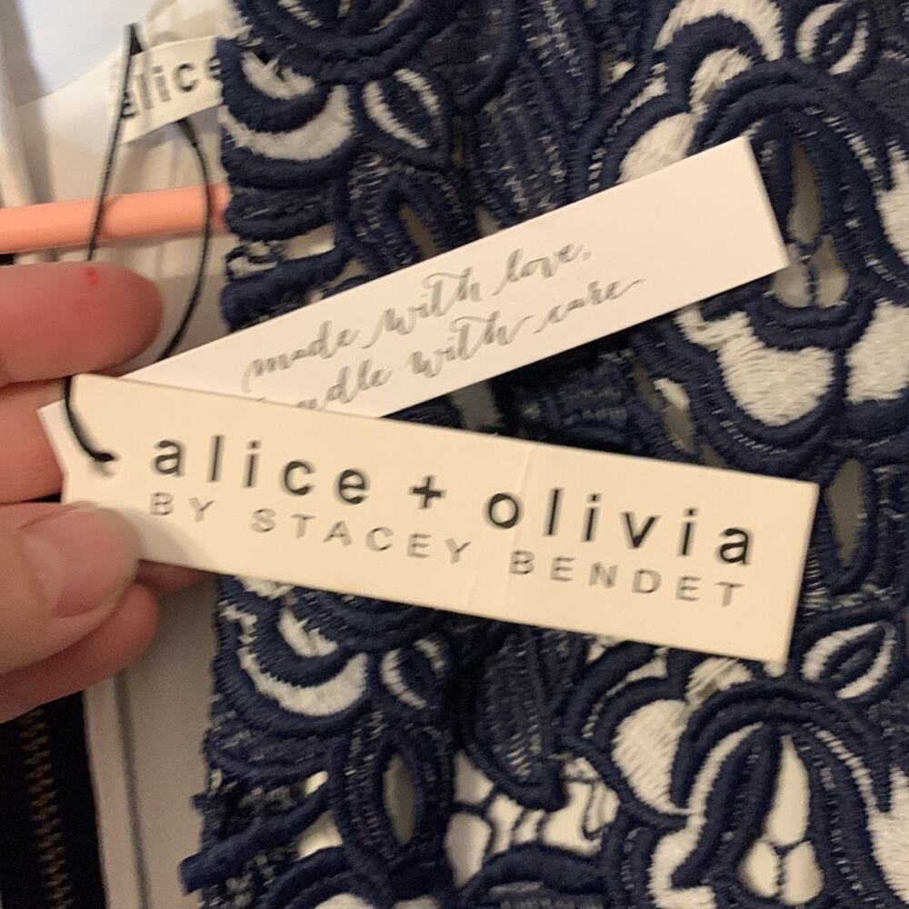 Alice + Olivia womens 4 small Jacki V neck lace dress navy blue with rose new - Picture 5 of 13